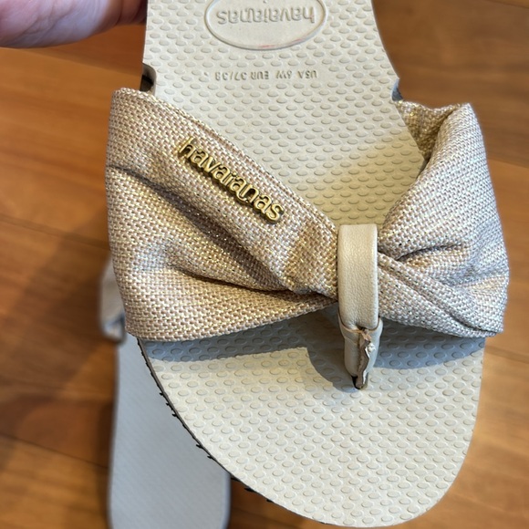 Havaianas Beige Sparkle Bow Flip Flops - Picture 4 of 5